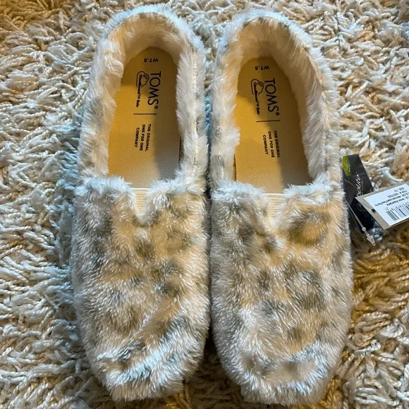 NWT TOMS ❄️ 🐆 - Picture 2 of 8